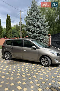 Минивэн Renault Grand Scenic 2009 в 