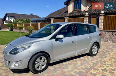 Минивэн Renault Grand Scenic 2011 в 