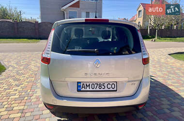 Минивэн Renault Grand Scenic 2011 в 