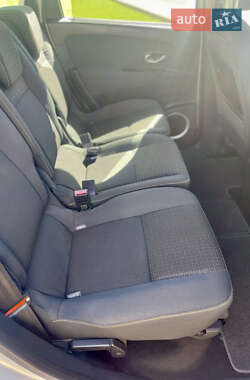 Минивэн Renault Grand Scenic 2011 в 