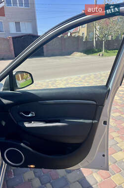 Минивэн Renault Grand Scenic 2011 в 