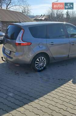Минивэн Renault Grand Scenic 2011 в 