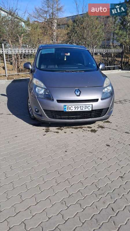 Минивэн Renault Grand Scenic 2011 в 