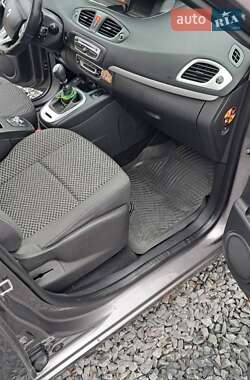 Минивэн Renault Grand Scenic 2011 в 