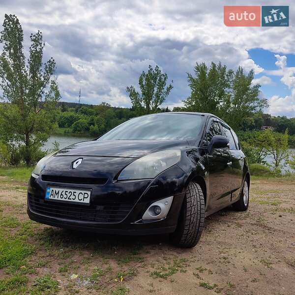 Минивэн Renault Grand Scenic 2011 в 