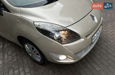 Мінівен Renault Grand Scenic 2011 в 