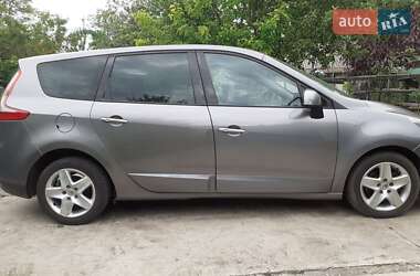 Минивэн Renault Grand Scenic 2011 в 