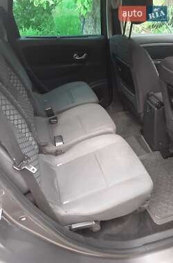 Минивэн Renault Grand Scenic 2011 в 