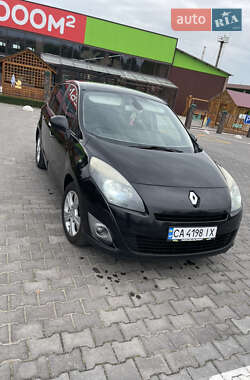 Минивэн Renault Grand Scenic 2011 в 