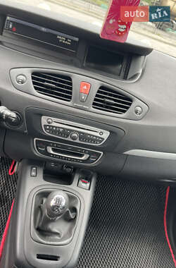 Минивэн Renault Grand Scenic 2011 в 