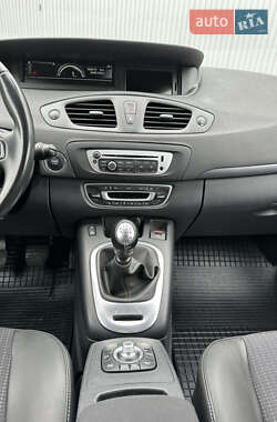 Минивэн Renault Grand Scenic 2015 в 