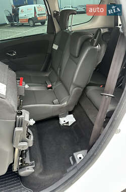 Минивэн Renault Grand Scenic 2015 в 