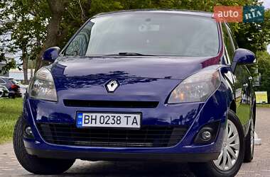 Минивэн Renault Grand Scenic 2010 в 