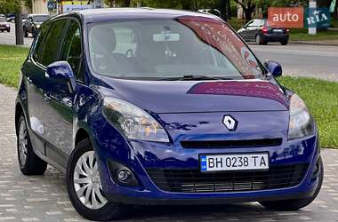Минивэн Renault Grand Scenic 2010 в 