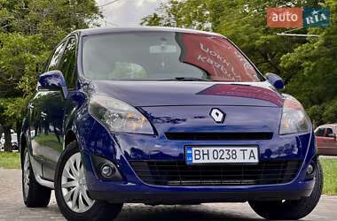 Минивэн Renault Grand Scenic 2010 в 