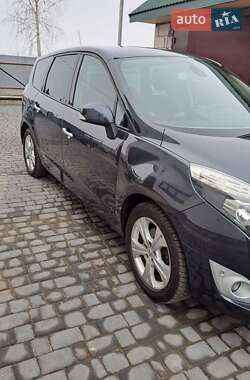 Минивэн Renault Grand Scenic 2011 в 