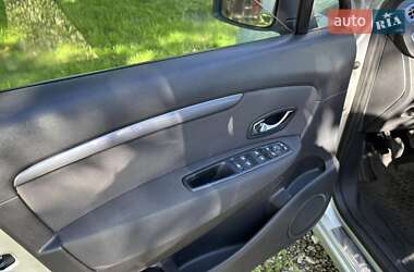 Минивэн Renault Grand Scenic 2016 в 