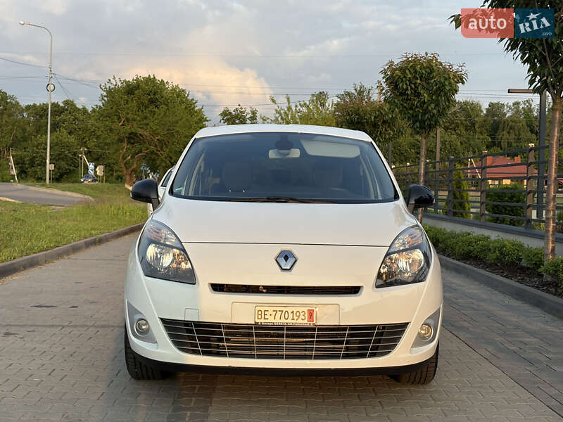Минивэн Renault Grand Scenic 2011 в 
