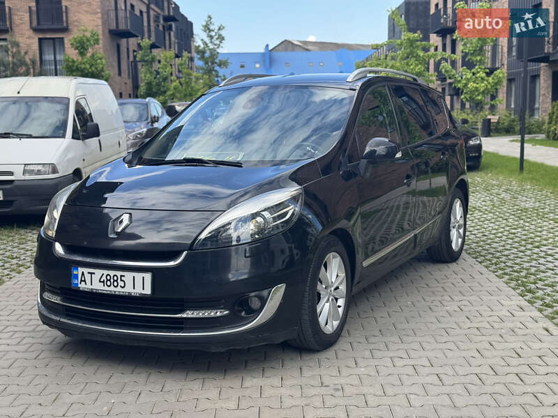 Минивэн Renault Grand Scenic 2013 в 
