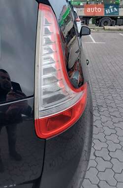 Минивэн Renault Grand Scenic 2013 в 