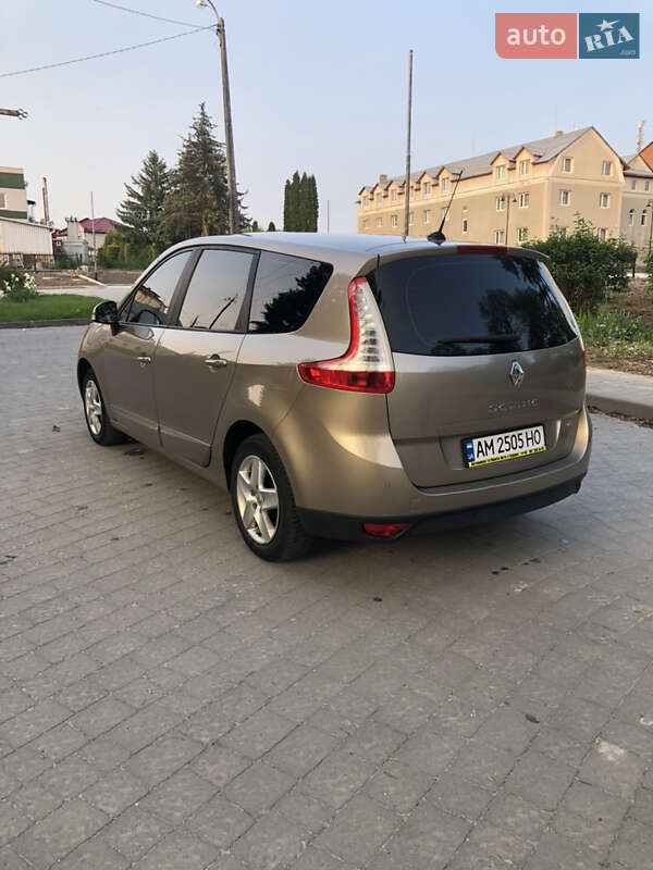 Минивэн Renault Grand Scenic 2013 в Городке