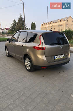 Мінівен Renault Grand Scenic 2013 в 