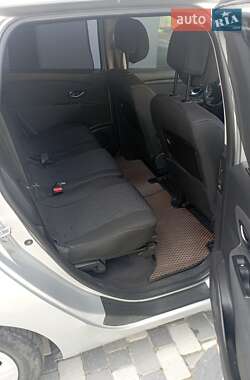Минивэн Renault Grand Scenic 2010 в 