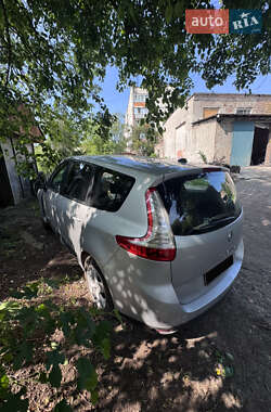 Минивэн Renault Grand Scenic 2013 в 