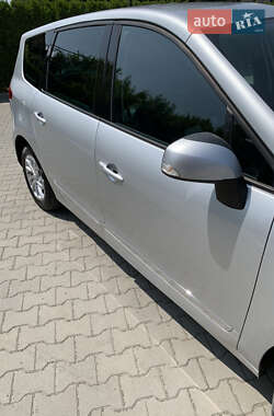 Мінівен Renault Grand Scenic 2012 в 