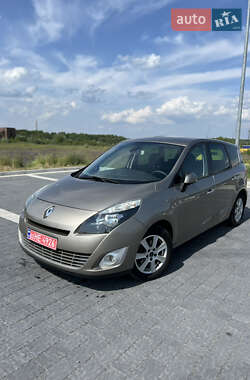 Минивэн Renault Grand Scenic 2009 в 