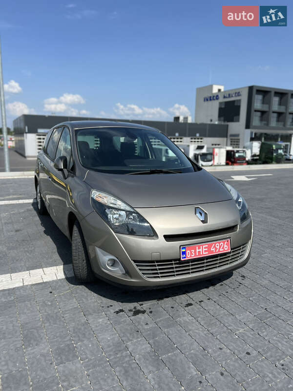 Минивэн Renault Grand Scenic 2009 в 