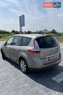 Минивэн Renault Grand Scenic 2009 в 