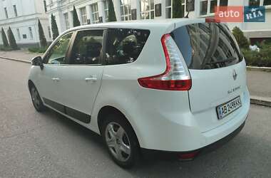 Минивэн Renault Grand Scenic 2012 в 