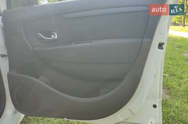 Минивэн Renault Grand Scenic 2012 в 