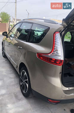 Минивэн Renault Grand Scenic 2016 в 