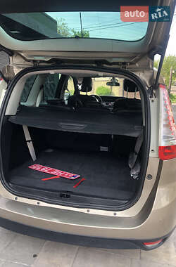 Минивэн Renault Grand Scenic 2016 в 