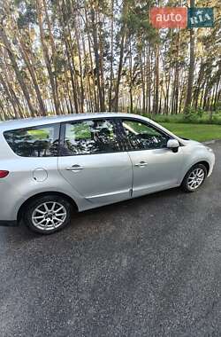 Минивэн Renault Grand Scenic 2009 в 