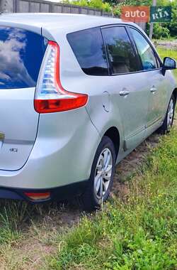 Мінівен Renault Grand Scenic 2012 в 