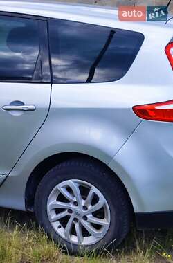 Мінівен Renault Grand Scenic 2012 в 