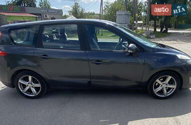 Минивэн Renault Grand Scenic 2011 в 