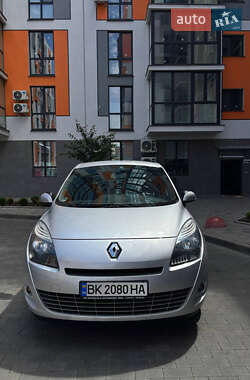 Минивэн Renault Grand Scenic 2011 в Вараше