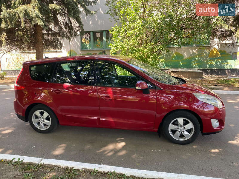 Мінівен Renault Grand Scenic 2011 в Рівному фото 20 Мінівен Renault Grand Scenic 2011 в Рівному