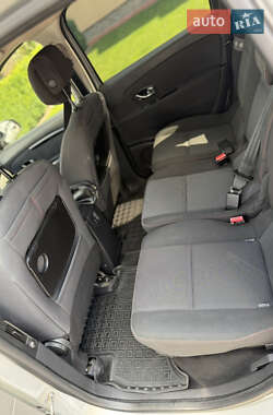 Минивэн Renault Grand Scenic 2012 в 