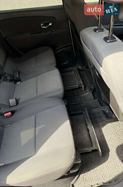 Минивэн Renault Grand Scenic 2012 в 