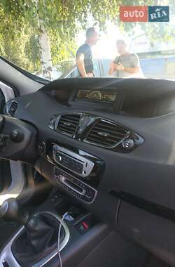 Мінівен Renault Grand Scenic 2013 в 
