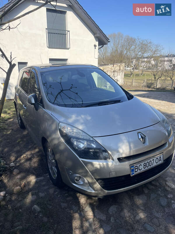 Минивэн Renault Grand Scenic 2010 в 