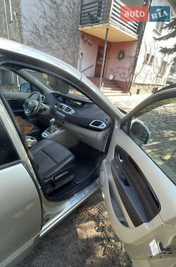 Минивэн Renault Grand Scenic 2010 в 