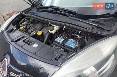 Минивэн Renault Grand Scenic 2014 в 