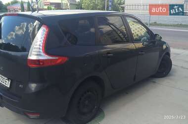Минивэн Renault Grand Scenic 2010 в 
