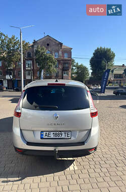 Минивэн Renault Grand Scenic 2010 в 
